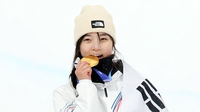 Malgré une grave blessure, la jeune fille de 17 ans a réalisé un retour en force pour remporter une médaille d'or olympique.