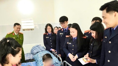 하노이 검찰청이 구금 시설에 "자비로운 설날" 행사를 개최합니다.
