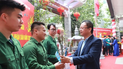 Le quartier de Vinh Tuy a organisé une réunion pour encourager les nouvelles recrues.