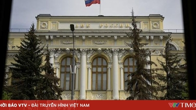 Η κεντρική τράπεζα της Ρωσίας εξετάζει το ενδεχόμενο αναστολής των μειώσεων των επιτοκίων.