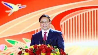 Prime Minister Pham Minh Chinh attends the closing ceremony of the Spring Fair.