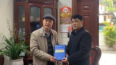 A Cao Bang Tudományos és Technológiai Minisztérium látogatásokat és újévi köszöntőket szervezett jelenlegi és korábbi vezetők számára a 2026-os holdújév (a Ló éve) alkalmából.