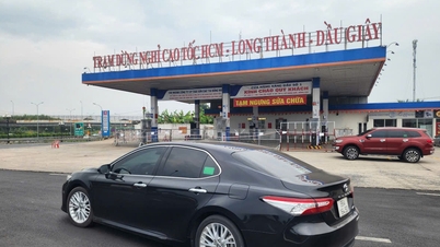 Dong Thap eyaletindeki işletmeler, Ho Chi Minh Şehri - Long Thanh otoyolu için benzin tedarikini 'kurtarmak' amacıyla yakıt tankerleri kurmak için izin talep etti.