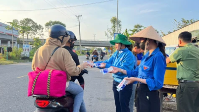 Le centre de repos caritatif de la commune de Mỹ An Hưng soutient les personnes qui rentrent chez elles pour le Têt (Nouvel An lunaire).
