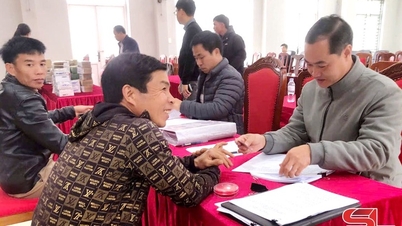 Le paiement des droits de déblaiement du terrain pour la construction de l'internat primaire et secondaire de Xuan Nha a été effectué.