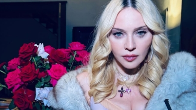 Piosenkarka Madonna popisuje się seksowną bielizną i uprawia seks ze swoim chłopakiem, który jest od niej młodszy o 38 lat.