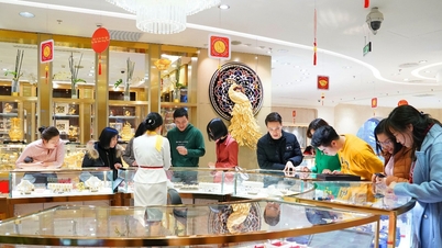 Gold price update for midday today, February 14, 2026: SJC gold price, 24k 9999 gold price, ring gold price, world gold price.
