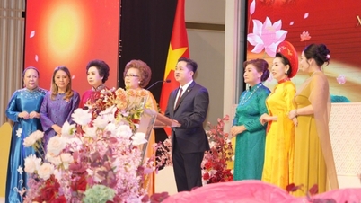 Ao Dai-festivalen och lanseringsceremonin för Vietnam Ao Dai Culture Association i Thailand