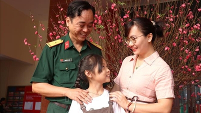 ទិវា​សហជីព​តេត - បង្ហាញ​សាមគ្គីភាព និង​ការគាំទ្រ​ដល់​តំបន់​ជួរមុខ​របស់​យោធា។