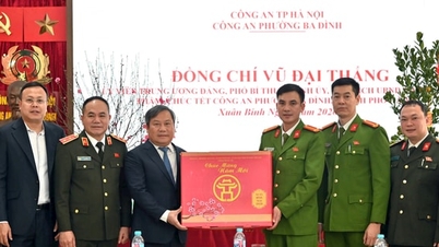 Vu Dai Thang, leder av Hanoi-folkekomiteen, besøkte og oppmuntret offiserer og soldater ved Ba Dinh-distriktets politistasjon.
