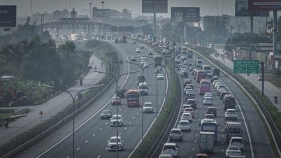 Hanoi a holdújév 27. napjának reggelén: Az emberek lassan kijönnek a főváros külvárosából.