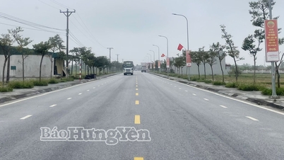 Village roads and alleys are bustling with activity as people welcome the spring.