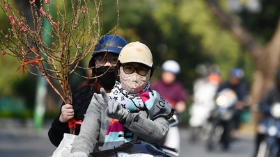 Rain began to fall in the North on New Year's Eve, and a cold front arrived right on the first day of Tet.
