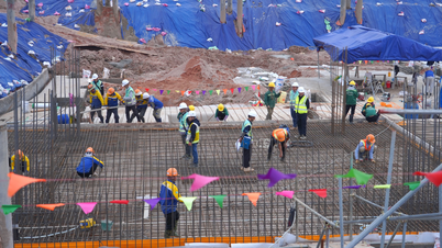Flyplassprosjektet Gia Binh, en massiv byggeplass, yrer av aktivitet i dagene før Tet (månens nyttår).