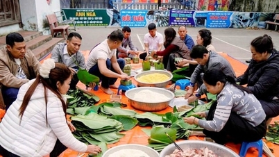 Memberikan hadiah Tet kepada keluarga miskin dan kurang mampu di komune Tay Phuong.
