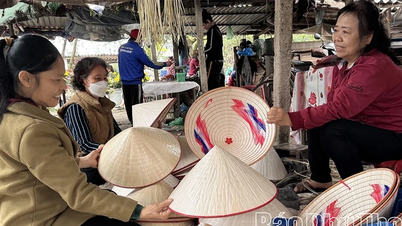 Pasar jalanan unik di kota ini