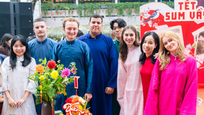 Internationella studenter är imponerade av det vietnamesiska folkets bevarande av traditionell Tet-kultur (månnyår).