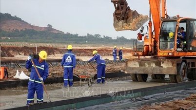 Über 6.200 Arbeiter feiern Tet (das vietnamesische Neujahr) auf der APEC-Megabaustelle in Phu Quoc.