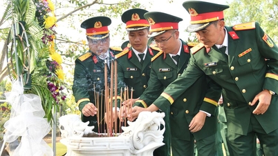 El Comando Militar Provincial de An Giang ofreció incienso en el Área Conmemorativa de las Fuerzas Armadas Provinciales.