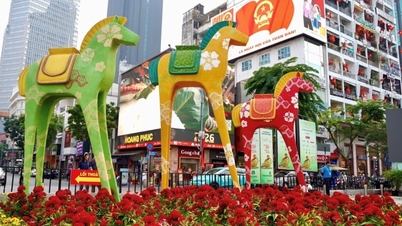 Na noite de 15 de fevereiro, com a inauguração da rua das flores Nguyen Hue, a cidade de Ho Chi Minh se iluminou com inteligência artificial e realidade aumentada.