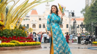 উদ্বোধনী অনুষ্ঠানের আগে নগুয়েন হিউ ফ্লাওয়ার স্ট্রিট।