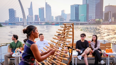 Tet 2026: Paseando por el río Saigón, escuchando el instrumento T'rưng y los gongs de las Tierras Altas Centrales.