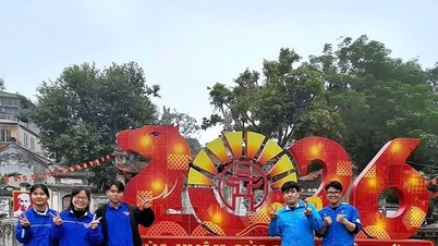 สีเขียวสดใสสร้างบรรยากาศฤดูใบไม้ผลิที่สดใส ณ วัดวรรณกรรม มหาวิทยาลัยแห่งชาติ