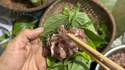Aroma cârnaților de porc fermentați din provincia Quang Nam umple aerul în timpul sărbătorii Tet.