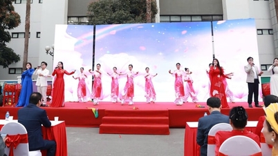빈뚜이 동은 모든 주민들에게 즐겁고 풍성한 설날 연휴를 선사합니다.