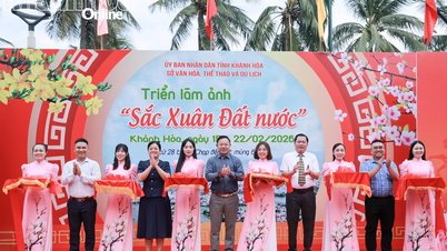 Khai mạc triển lãm ảnh “Sắc xuân đất nước” và gian hàng Tết