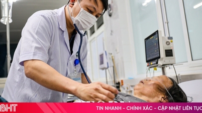 Menjaga ritme kehidupan selama shift malam liburan Tet.