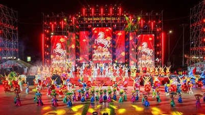 Generalprobe für das Silvester-Kunstprogramm „Gia Lai feiert das Fest und das Frühlingsfest des Jahres des Pferdes“