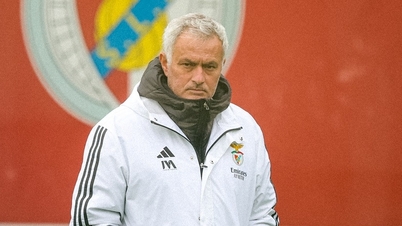 Mourinho moest onverwacht in het ziekenhuis worden opgenomen vlak voor de wedstrijd Benfica tegen Real Madrid.