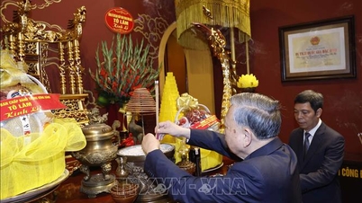 Generalsekreteraren offrade rökelse på den historiska platsen Thang Long Imperial Citadel.