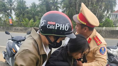 Da Nang: Equipes de resgate prestaram assistência imediata a uma estudante que sofreu um acidente enquanto viajava pela estrada.