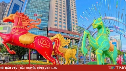 A Nguyễn Huế Virágutca fényesen ragyog, hogy köszöntse a tavaszt.