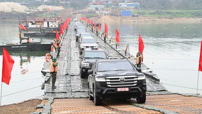 The Prime Minister commended the Army for its swift construction of a pontoon bridge across the Lo River.