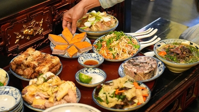 The New Year's Eve meal and New Year's wishes for the Year of the Horse (Bính Ngọ).