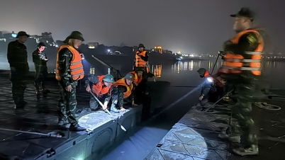 The Prime Minister sent a letter commending the units that swiftly installed the pontoon bridge across the Lo River.