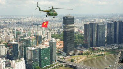 Ho Chi Minh-staden reser sig in i en ny vår, en ny era.