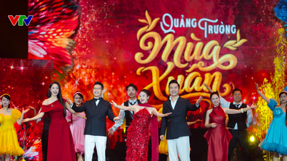 Yang mengejutkan, 5 presenter VTV menampilkan pertunjukan musikal dalam "Pertemuan Akhir Tahun - Happy Square".