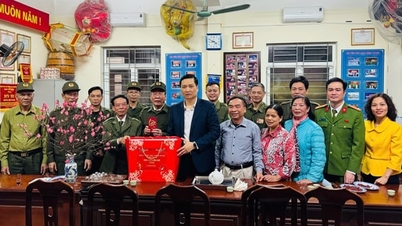 Yen Hoa menjaga perdamaian agar masyarakat dapat menikmati Tết.