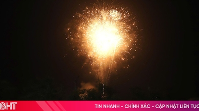 Live Pháo hoa rực trời Hà Tĩnh chào đón năm mới Bính Ngọ