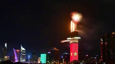 Spektakulära fyrverkerier lyser upp himlen över Ho Chi Minh-staden för att välkomna Hästens månnyår 2026.
