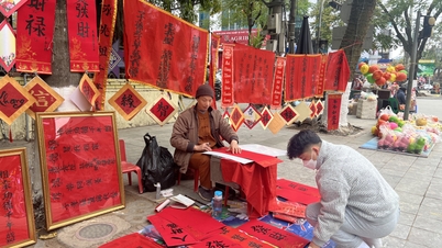 La belle tradition de commander une calligraphie au début du Nouvel An chinois - Cao Bang Online Newspaper