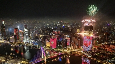 Orașul Ho Și Min a întâmpinat noul an cu spectacole de artificii uimitoare.