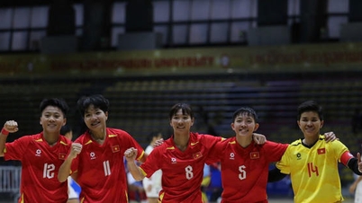 L'équipe féminine vietnamienne de futsal célèbre le Têt (Nouvel An lunaire) loin de chez elle.