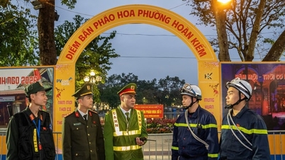 हनोई शहर की पुलिस ने वर्ष 2026 के अश्व वर्ष की पूर्व संध्या पर पूर्ण सुरक्षा और संरक्षा सुनिश्चित की।