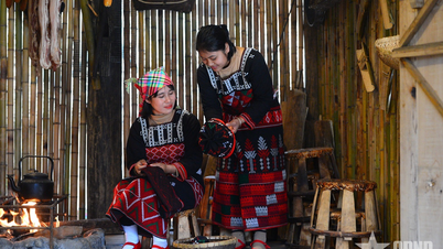 La vestimenta tradicional única del pueblo Xa Pho en Lao Cai