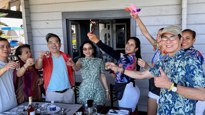 Celebrando a véspera de Ano Novo sob o sol do meio-dia em Varadero.